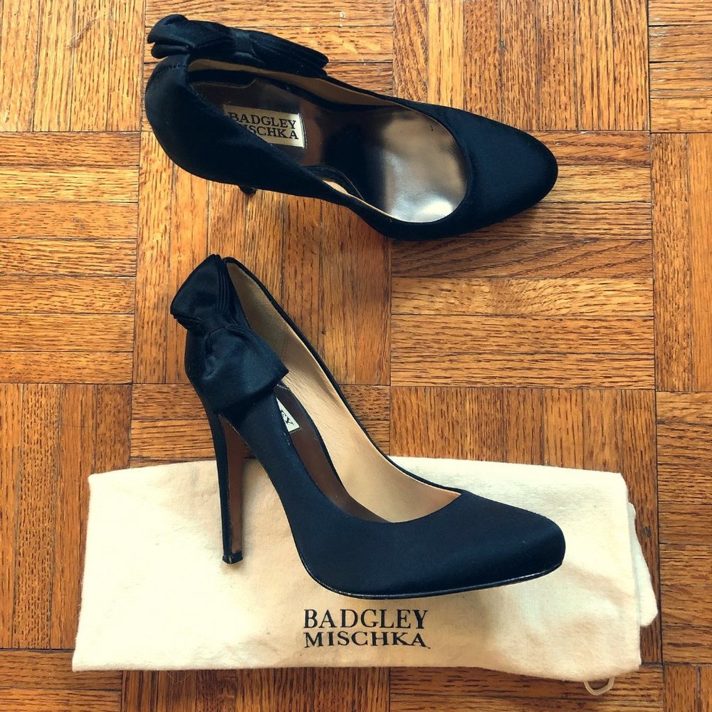 Badgley Mischka Carlton Bow Satin Pumps w Dust Bag